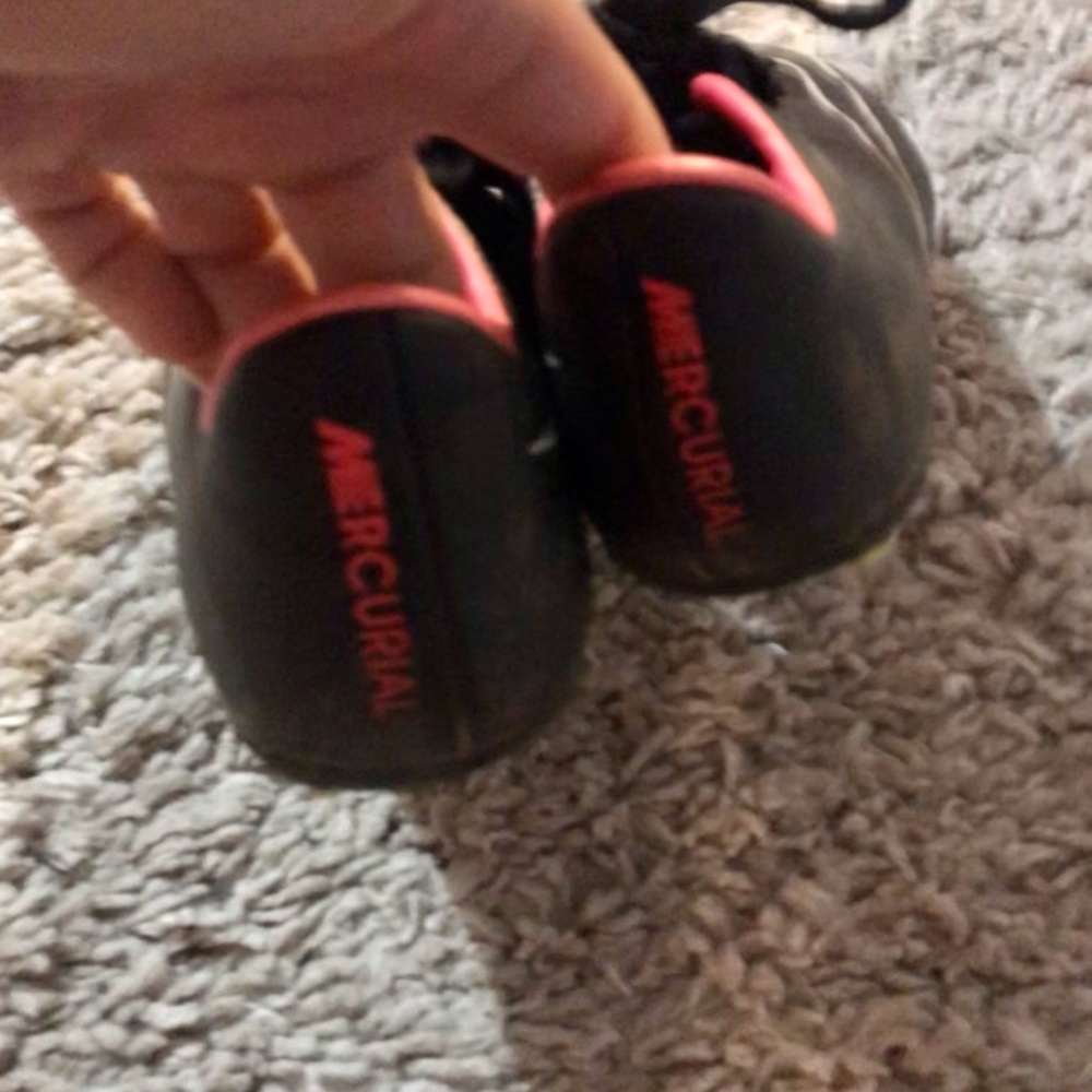 Nike cleats - Picture 2 of 3